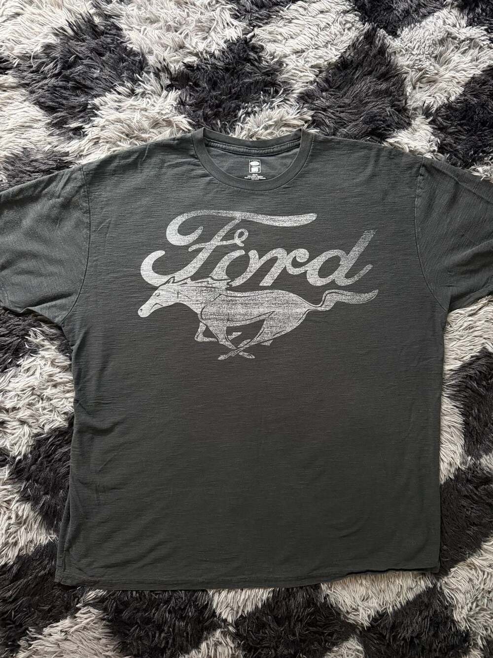 Ford Mustang Graphic T-Shirt Size XL Distressed Gray Cotton